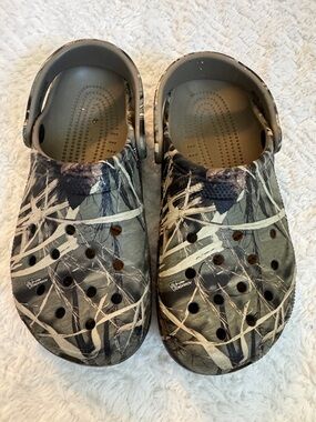 Crocs | camo crocs